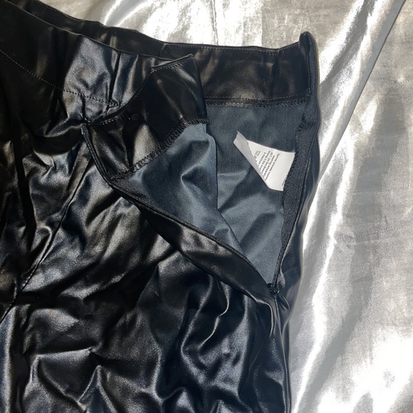 Black leather pants - Picture 3 of 3